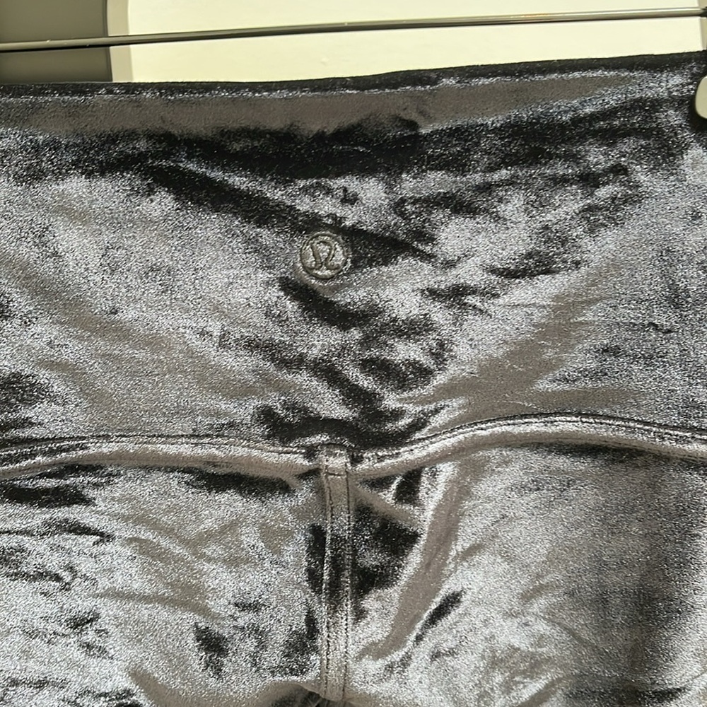 LULULEMON Black Velvet Leggings size 4 NEW - Picture 4 of 6